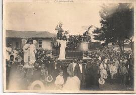 Imagen de San Isidro Labrador durante una procesión en Coronado